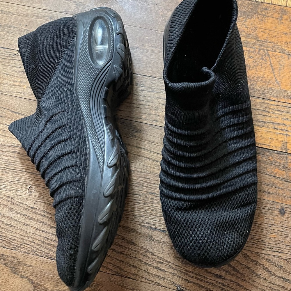 Black Slip-On Athletic Shoes size 41